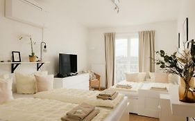 Apartment Zentral Direkt An U-Bahn Station